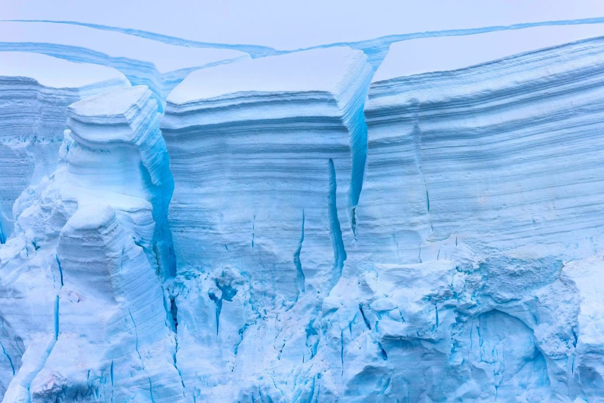 Un iceberg del tamaño de Manhattan se desprende en Groenlandia: lo que causó el suceso nunca se había visto antes